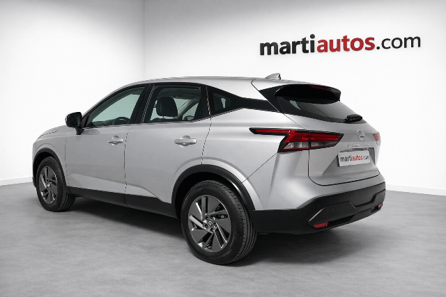 NISSAN QASHQAI HYBRID 1.3i 140CV MODELO 2022 lleno