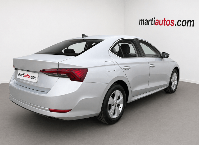 SKODA OCTAVIA AMBITION 2.0TDi 115CV AÑO 10-2022 lleno