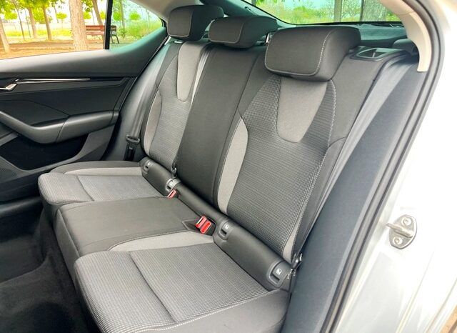 SKODA OCTAVIA AMBITION 2.0TDi 115CV AÑO 10-2022 lleno