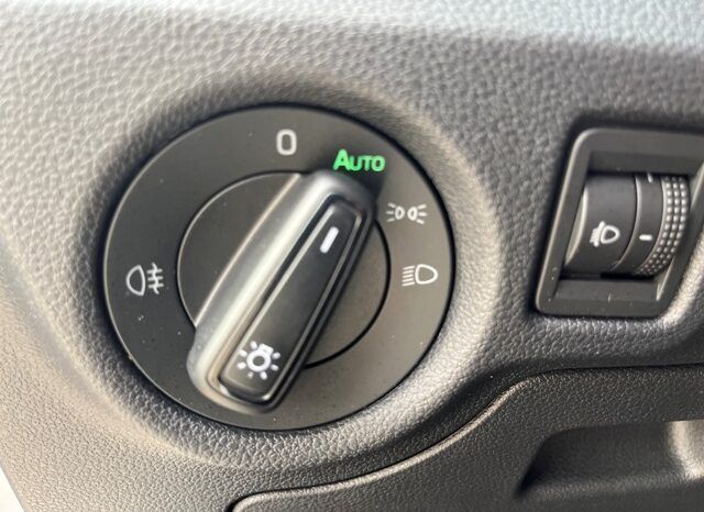 SKODA KAMIQ AMBITION 1.0TSi 110CV DSG – AUTOMATICO AÑO 2021 lleno