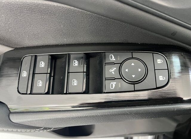 NISSAN QASHQAI HYBRID 1.3i 140CV MODELO 2022 lleno