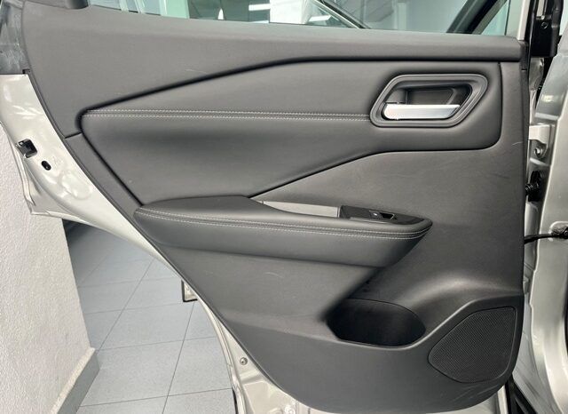 NISSAN QASHQAI HYBRID 1.3i 140CV MODELO 2022 lleno