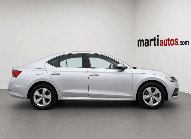 SKODA OCTAVIA AMBITION 2.0TDi 115CV AÑO 10-2022 lleno