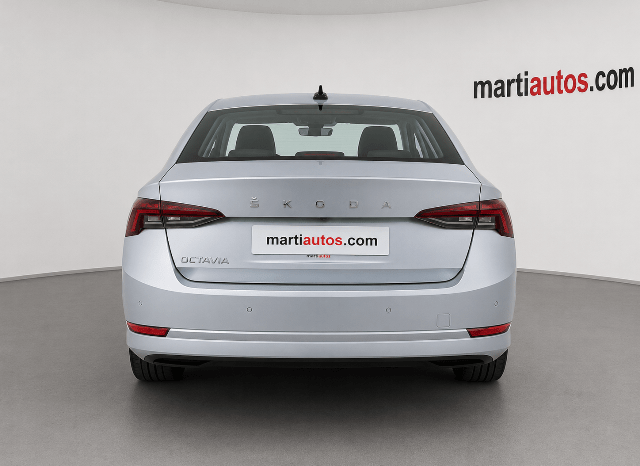 SKODA OCTAVIA AMBITION 2.0TDi 115CV AÑO 2022 lleno