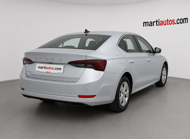 SKODA OCTAVIA AMBITION 2.0TDi 115CV AÑO 2022 lleno