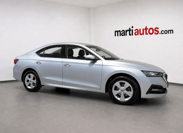 SKODA OCTAVIA AMBITION 2.0TDi 115CV AÑO 2022 lleno
