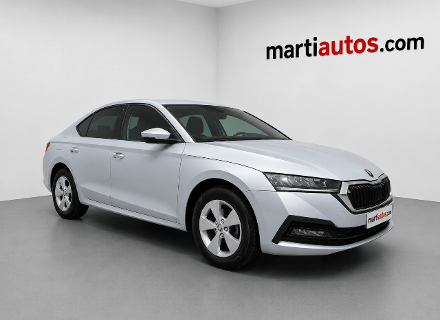 SKODA OCTAVIA AMBITION 2.0TDi 115CV AÑO 2022 lleno
