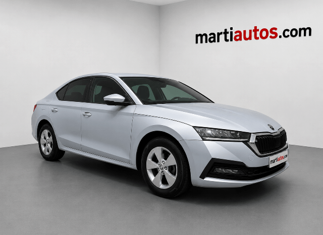 SKODA OCTAVIA AMBITION 2.0TDi 115CV AÑO 2022 lleno
