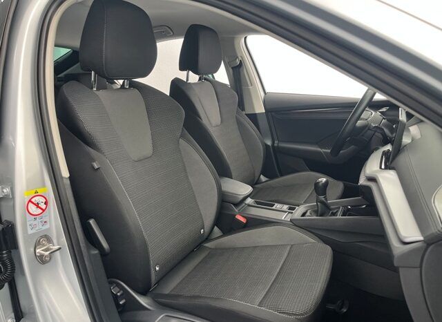 SKODA OCTAVIA AMBITION 2.0TDi 115CV AÑO 2022 lleno