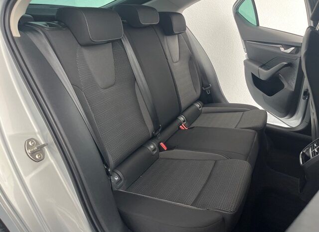 SKODA OCTAVIA AMBITION 2.0TDi 115CV AÑO 2022 lleno