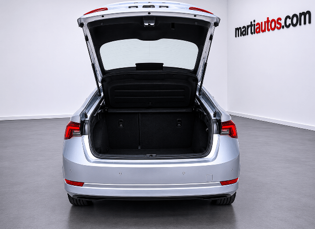 SKODA OCTAVIA AMBITION 2.0TDi 115CV AÑO 2022 lleno