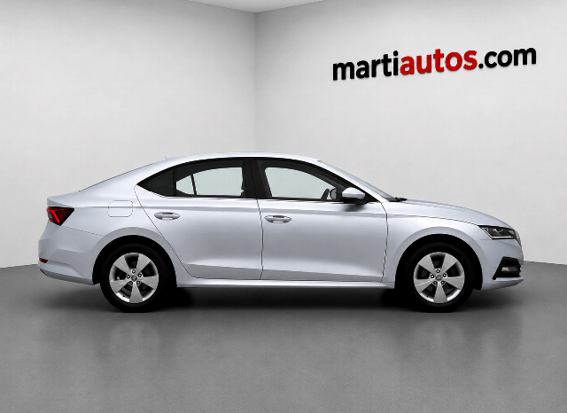 SKODA OCTAVIA AMBITION 2.0TDi 115CV AÑO 2022 lleno