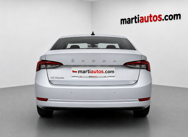 SKODA OCTAVIA AMBITION 2.0TDi 115CV AÑO 2022 lleno