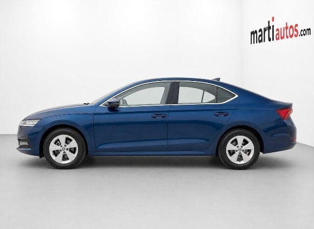 SKODA OCTAVIA AMBITION 2.0TDi 115CV 6 VELOCIDADES AÑO 2022 lleno