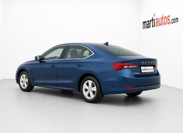 SKODA OCTAVIA AMBITION 2.0TDi 115CV 6 VELOCIDADES AÑO 2022 lleno