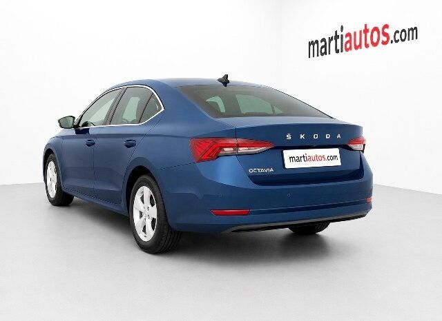 SKODA OCTAVIA AMBITION 2.0TDi 115CV 6 VELOCIDADES AÑO 2022 lleno