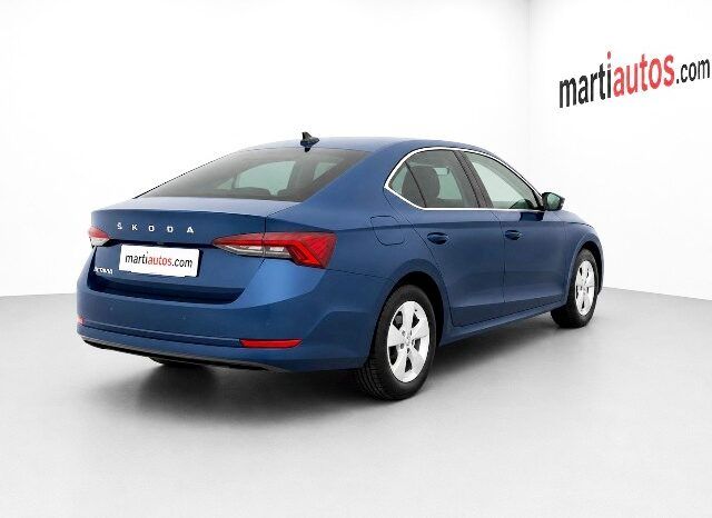 SKODA OCTAVIA AMBITION 2.0TDi 115CV 6 VELOCIDADES AÑO 2022 lleno