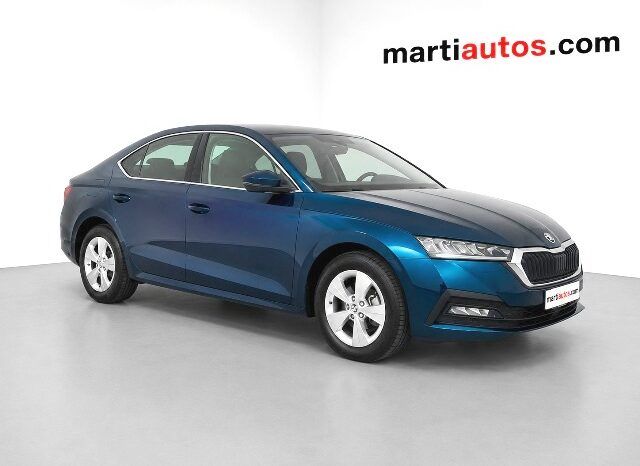 SKODA OCTAVIA AMBITION 2.0TDi 115CV 6 VELOCIDADES AÑO 2022 lleno