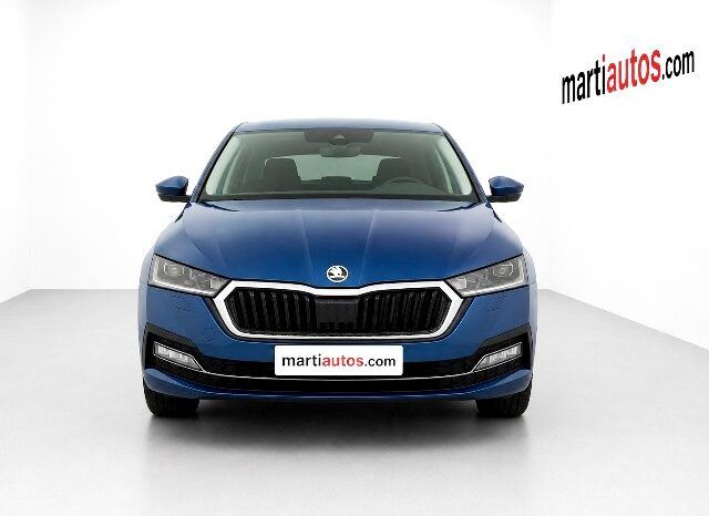 SKODA OCTAVIA AMBITION 2.0TDi 115CV 6 VELOCIDADES AÑO 2022 lleno