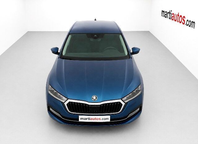SKODA OCTAVIA AMBITION 2.0TDi 115CV 6 VELOCIDADES AÑO 2022 lleno