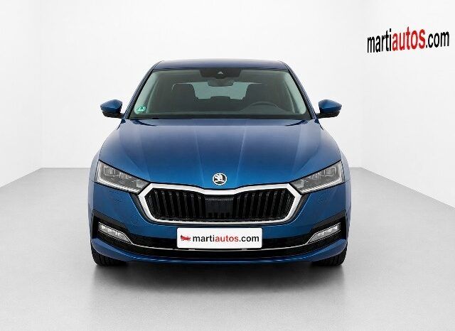 SKODA OCTAVIA AMBITION 2.0TDi 115CV 6 VELOCIDADES AÑO 2022 lleno