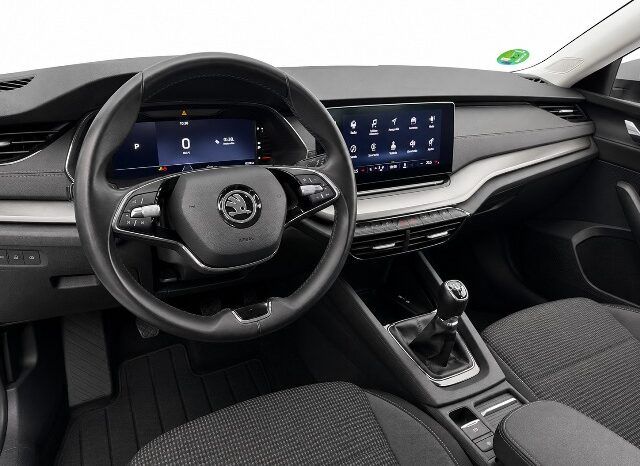 SKODA OCTAVIA AMBITION 2.0TDi 115CV 6 VELOCIDADES AÑO 2022 lleno