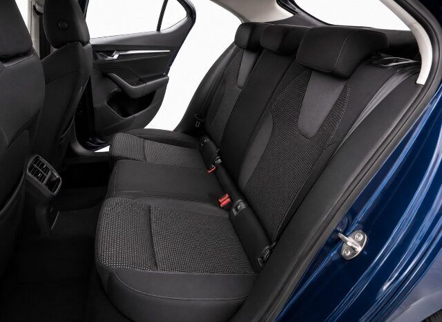 SKODA OCTAVIA AMBITION 2.0TDi 115CV 6 VELOCIDADES AÑO 2022 lleno