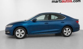 SKODA OCTAVIA AMBITION 2.0TDi 115CV 6 VELOCIDADES AÑO 2022 lleno