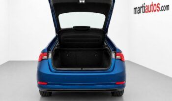 SKODA OCTAVIA AMBITION 2.0TDi 115CV 6 VELOCIDADES AÑO 2022 lleno