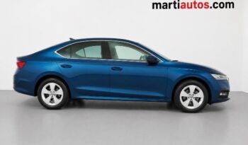 SKODA OCTAVIA AMBITION 2.0TDi 115CV 6 VELOCIDADES AÑO 2022 lleno