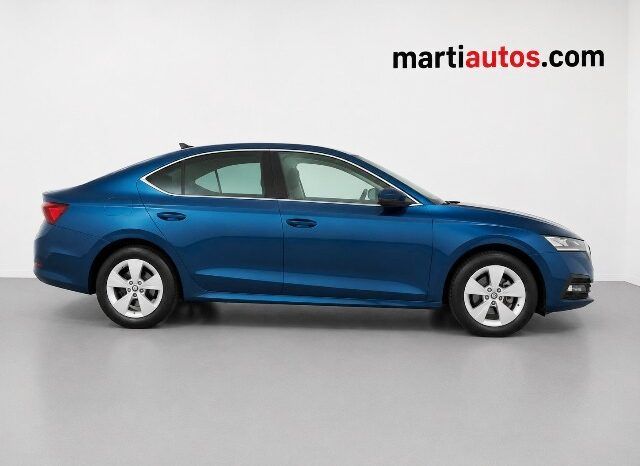 SKODA OCTAVIA AMBITION 2.0TDi 115CV 6 VELOCIDADES AÑO 2022 lleno