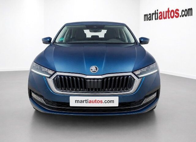 SKODA OCTAVIA AMBITION 2.0TDi 115CV 6 VELOCIDADES AÑO 2022 lleno
