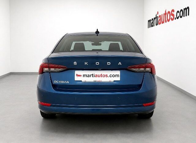 SKODA OCTAVIA AMBITION 2.0TDi 115CV 6 VELOCIDADES AÑO 2022 lleno