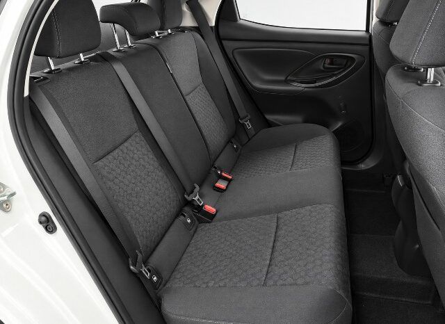TOYOTA YARIS BUSINESS 1.5 120H HYBRID AÑO 2022 lleno