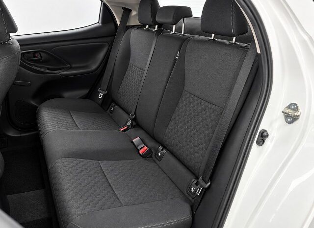TOYOTA YARIS BUSINESS 1.5 120H HYBRID AÑO 2022 lleno