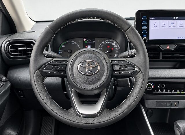 TOYOTA YARIS BUSINESS 1.5 120H HYBRID AÑO 2022 lleno
