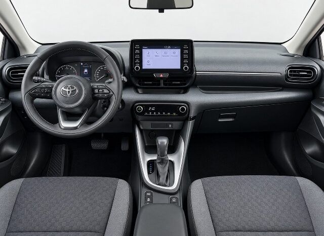 TOYOTA YARIS BUSINESS 1.5 120H HYBRID AÑO 2022 lleno