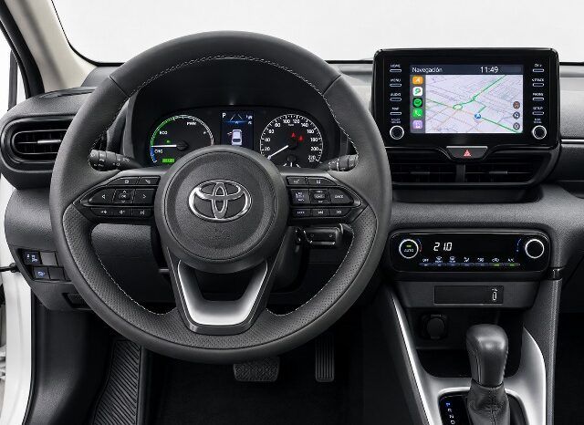 TOYOTA YARIS BUSINESS 1.5 120H HYBRID AÑO 2022 lleno